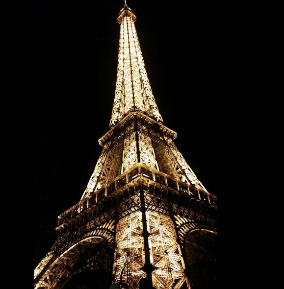 night-eiffel-tower